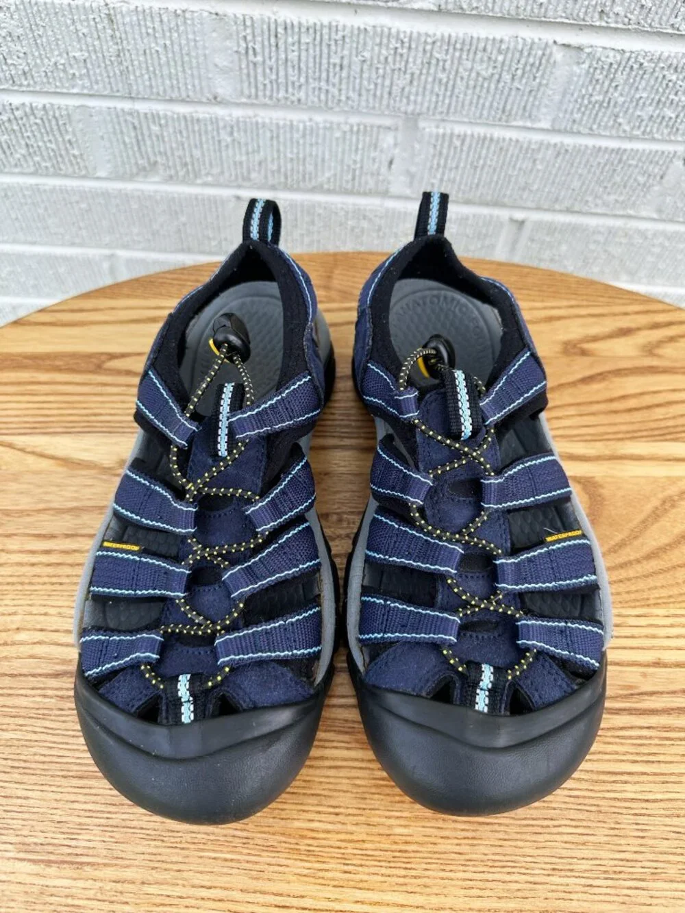 KEEN Men's Newport H2 Closed Toe Water Sandal Size 7 VERY GOOD